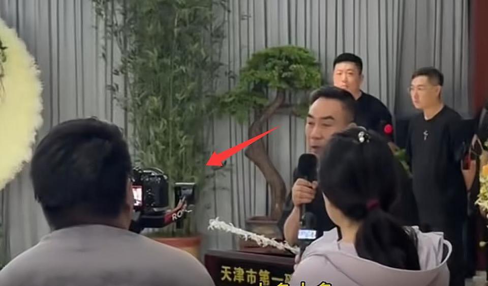 杨少华葬礼杨议受争议,消费老父亲再添实锤,30天直播27场成侧证(组图) - 8