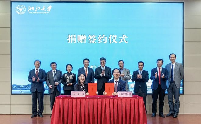 宗婕莉庆生照曝光，打扮漂亮很像妈妈，多位学生家长联合发声力挺（组图） - 13