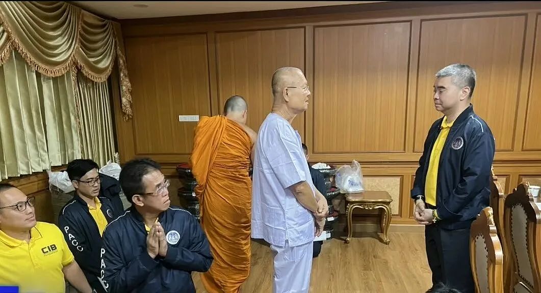 泰国“红姐”，靠啥搞定了这么多老和尚？（组图） - 4