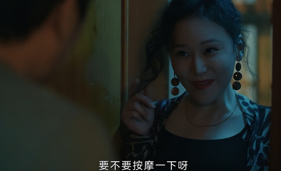 《扫毒风暴》满腹赘肉的“按摩女”被吐槽，殊不知这是导演的高明（组图） - 12