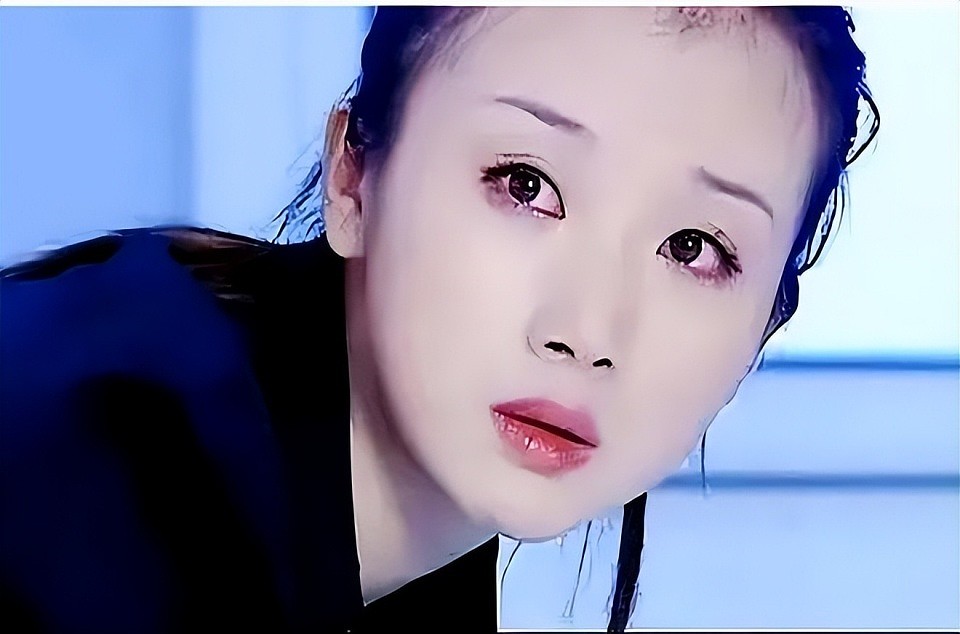 孙菲菲旧事重提？女星走红前的辛酸事盘点：赵丽颖被孤立、杨幂挨巴掌（组图） - 11
