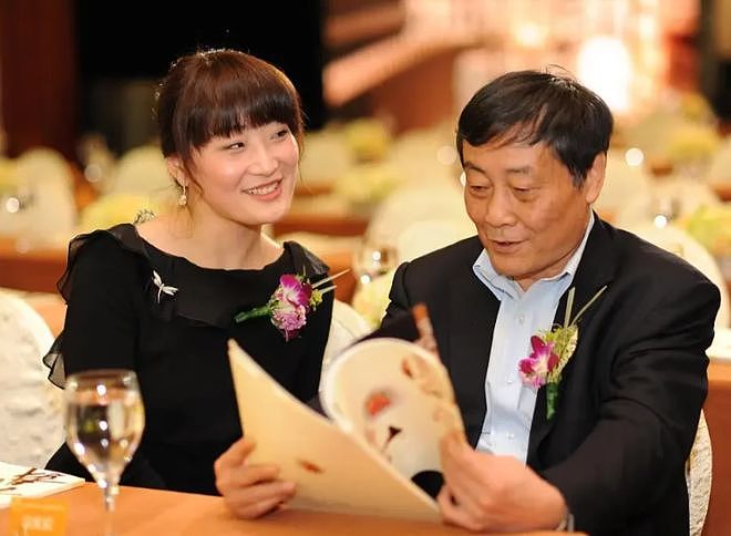 宗婕莉庆生照曝光，打扮漂亮很像妈妈，多位学生家长联合发声力挺（组图） - 1