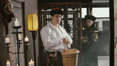 【帅哥】侍卫被王爷偷看洗澡？短剧太逆天，网友：侍卫的胸肌太诱人了...（组图） - 4