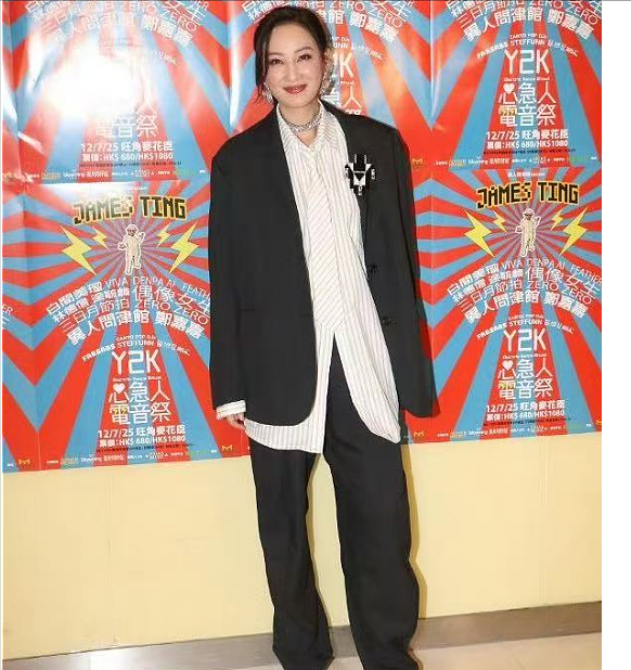褒贬不一！香港知名女星已准备好10岁女儿拍拖，早安排靓仔在身边（组图） - 1