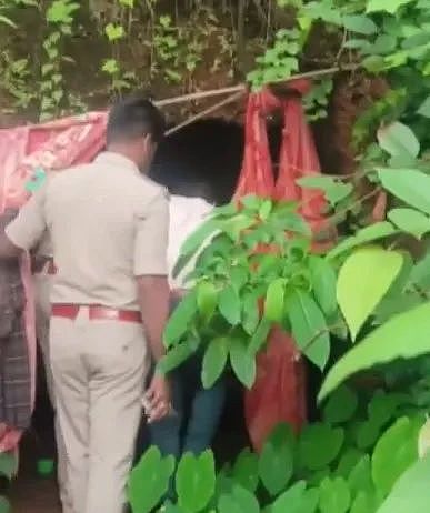 俄国女子黑在印度，就为练瑜伽？？带俩女儿藏山洞8年，没用过电灯...（组图） - 3