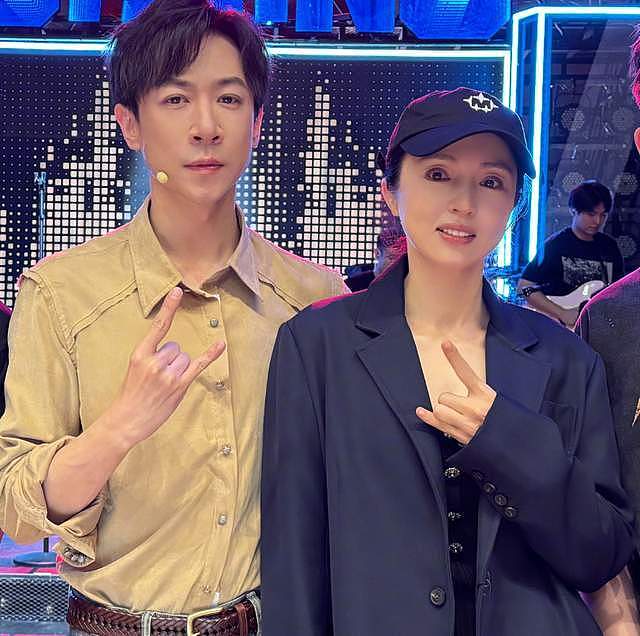 董璇自曝再婚了!二婚老公被扒是张维伊,两人6月在老家领证结婚(组图) - 4