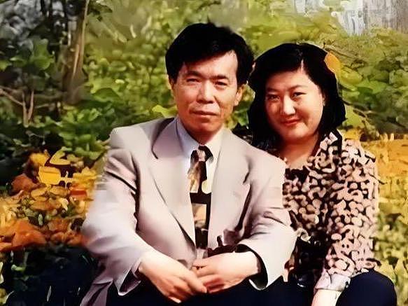 75岁老艺术家何庆魁，被亲儿子捅刀：他嫖不动了，每月1万够花（组图） - 7