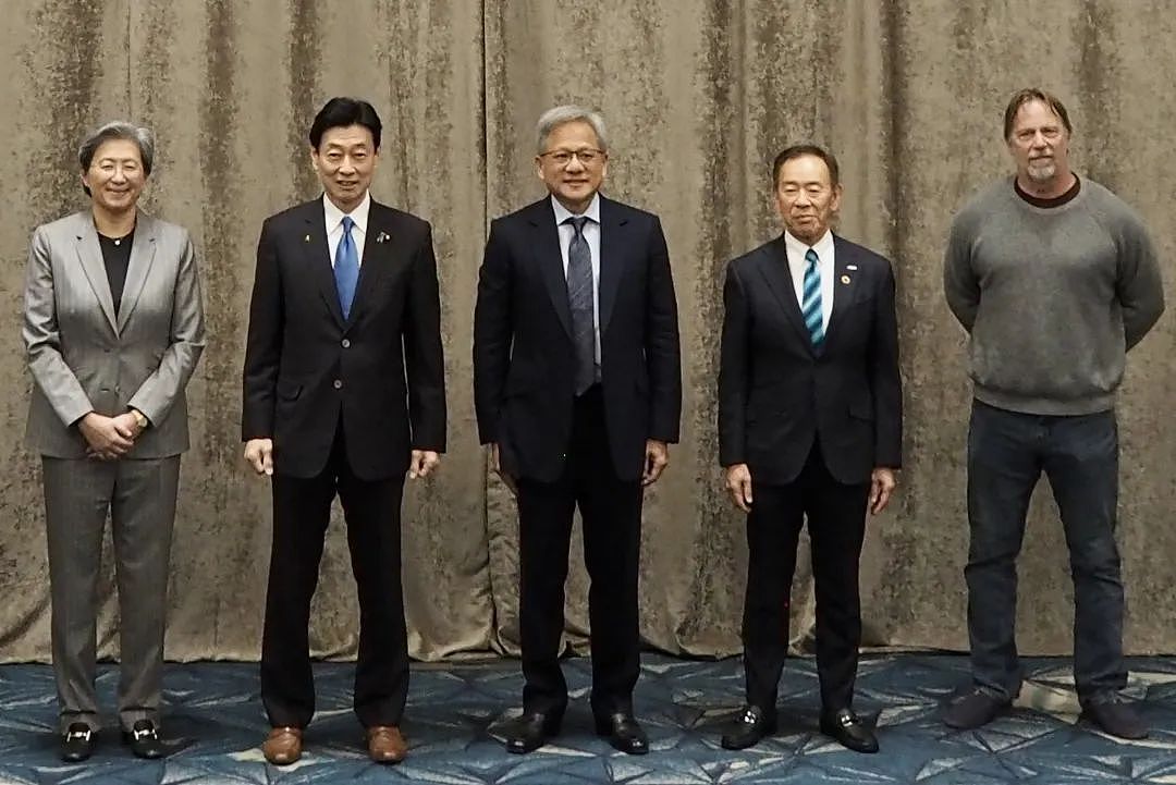 黄仁勋为啥35度穿皮衣?他说“只有一件西装没洗”,但明明很多大牌…(组图) - 13