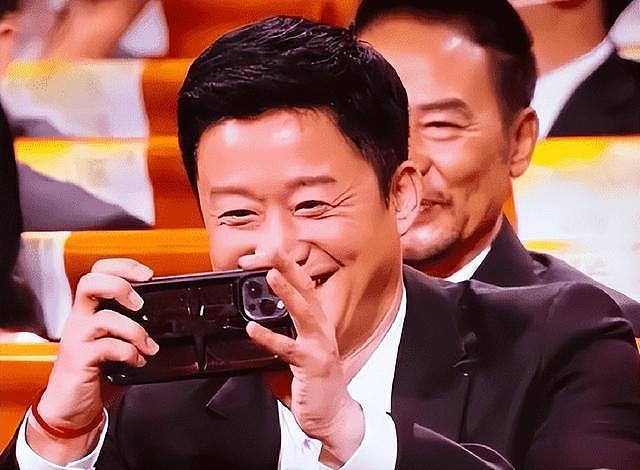 立“宠妻人设”的吴京,狐狸尾巴露馅,亲手撕下“伪装”(组图) - 17