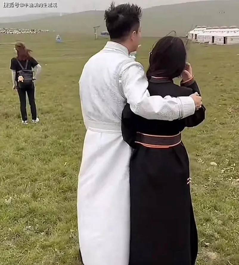 汪小菲带儿女去大草原玩,玥儿箖儿正面照曝光,背影神似大S(组图) - 5