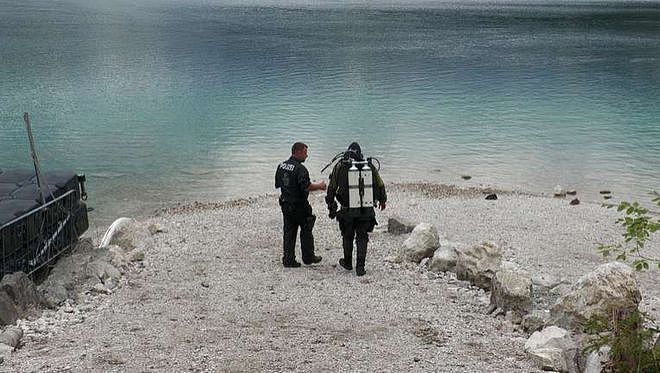 中国父子在德国冰雪融水湖溺亡，4岁女儿目睹悲剧发生（组图） - 1