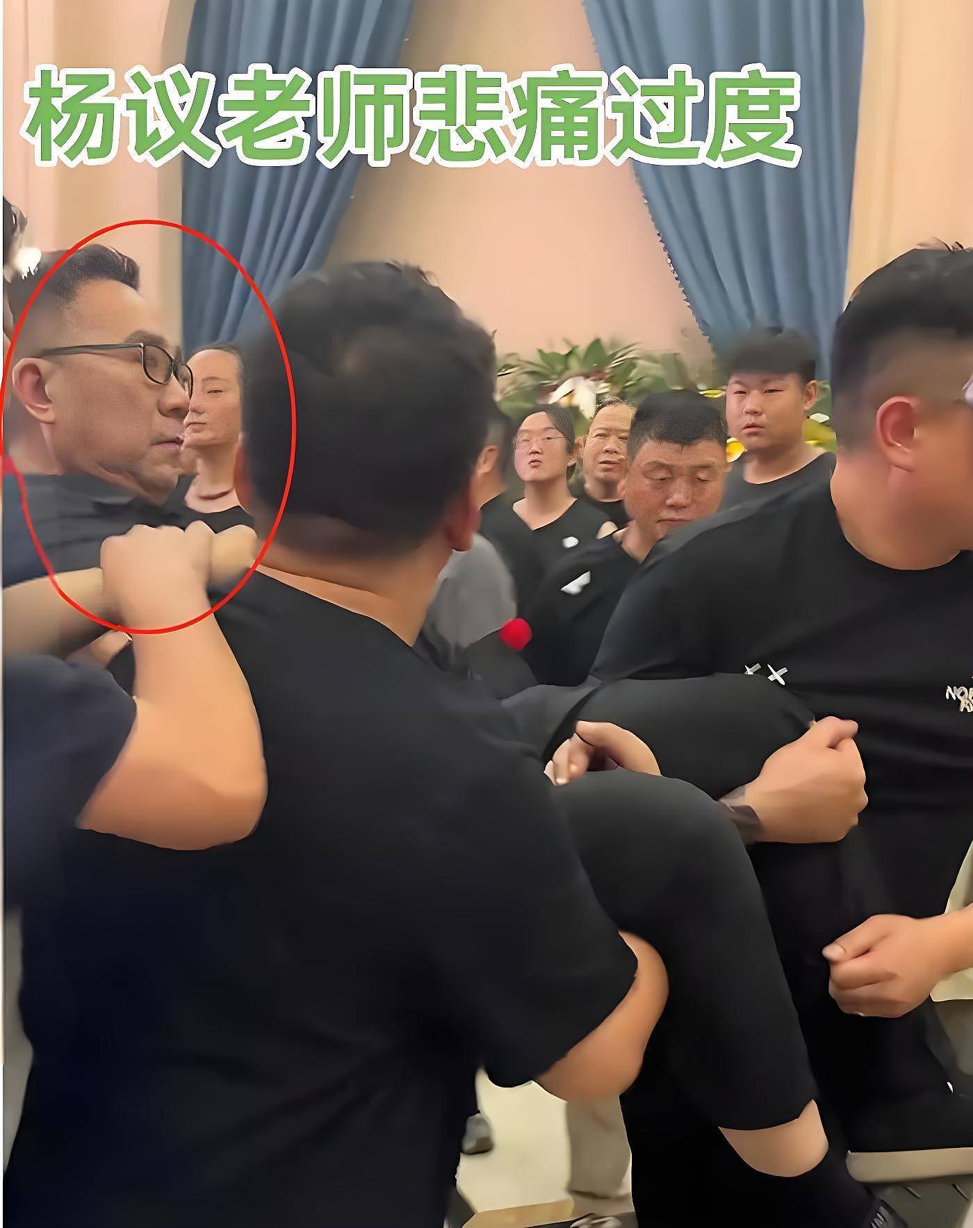 杨议在父亲灵堂差点晕倒！他曾被曝遭女儿扇耳光（组图） - 2