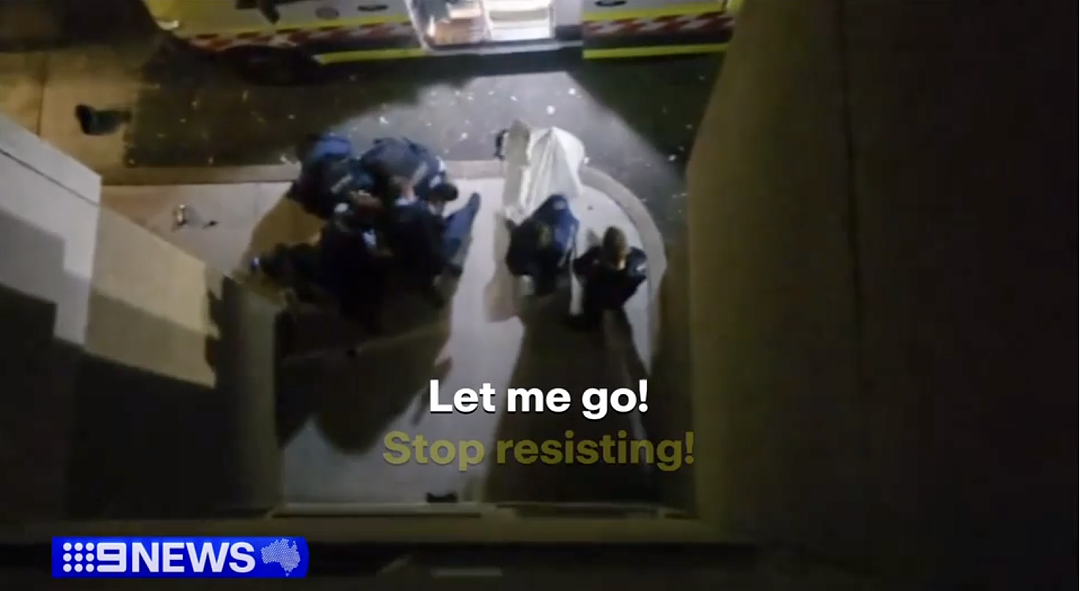 死亡画面曝光!悉尼男子遭警察“暴力执法”后离奇死亡,对峙期间反复呼喊“我没有威胁”,4名涉事警察被约谈(组图) - 3
