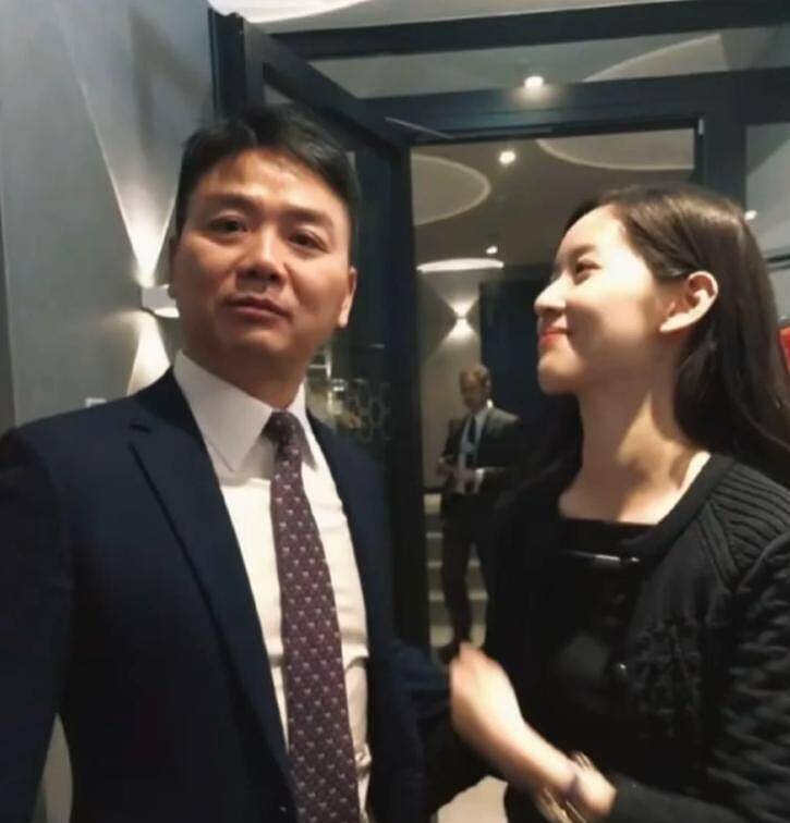 宗家争产事件牵连刘强东,男方被曝不止3个儿子,章泽天评论区沦陷(组图) - 1