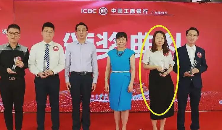 少妇出轨健身教练，丈夫还是银行高管，女方照片曝光戴眼镜很端庄（组图） - 9