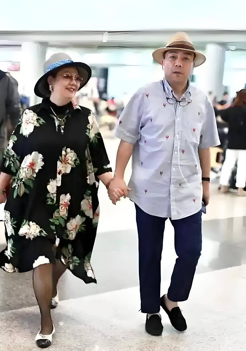 杨议在父亲灵堂差点晕倒！他曾被曝遭女儿扇耳光（组图） - 6