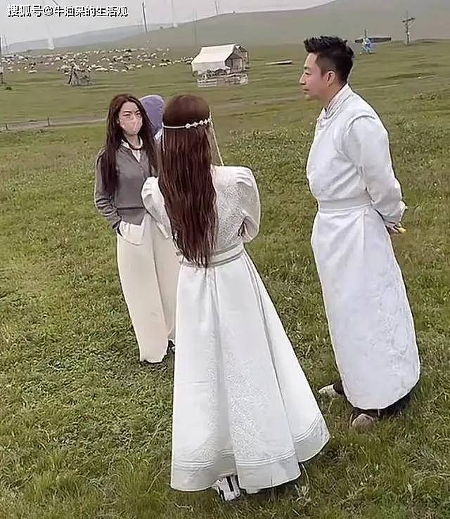 汪小菲带儿女去大草原玩,玥儿箖儿正面照曝光,背影神似大S(组图) - 2