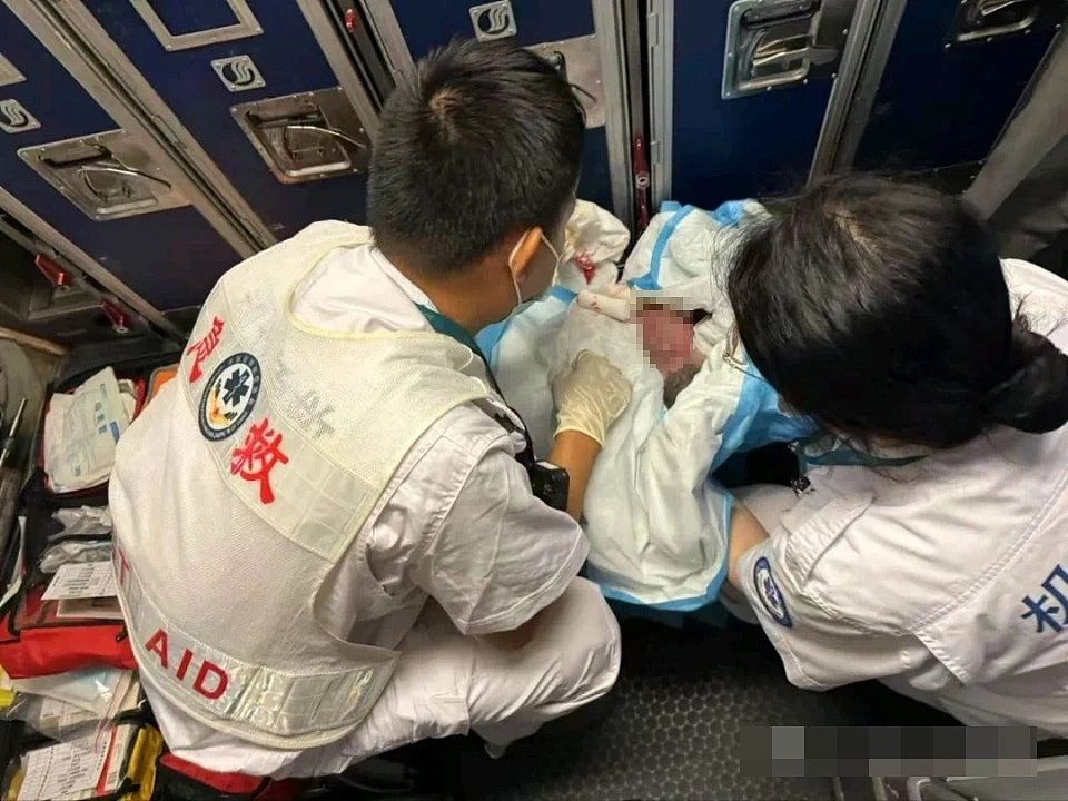 传海口机场16岁少女登机后分娩!疑有传染病,机场、山航回应(组图) - 2