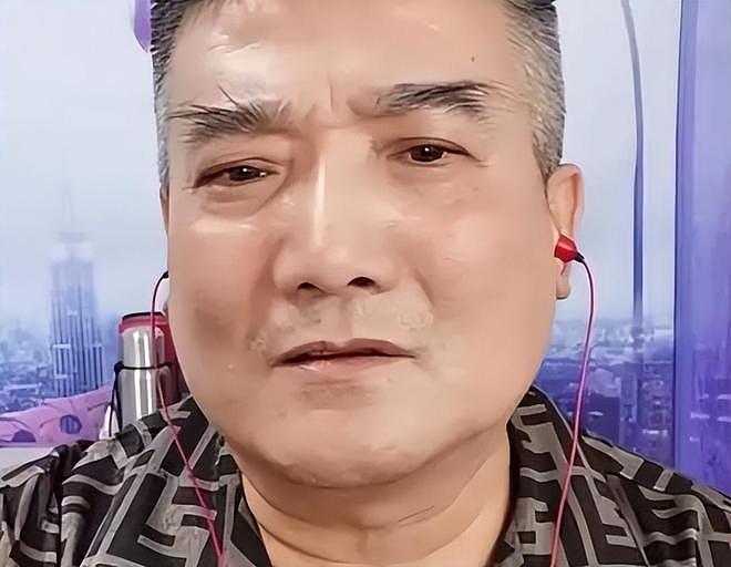 75岁老艺术家何庆魁，被亲儿子捅刀：他嫖不动了，每月1万够花（组图） - 17
