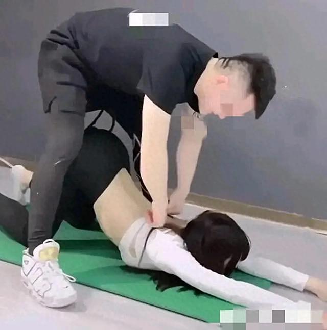 工行高管举报妻子出轨！女方正脸照被曝，长得很漂亮，抓奸画面流出（视频/组图） - 1