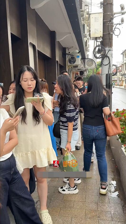上海咖啡店推“零下80度dirty”，众人暴雨中排队畅饮，日销500至800杯（组图） - 7