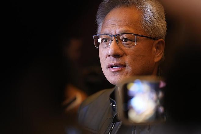 黄仁勋宣布消息,英伟达获准向中国出口H20芯片(图) - 1