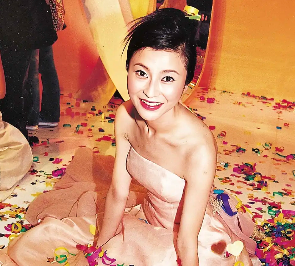 53岁女星突然宣布复出，准备自荐演网剧！曾被称“翻版李嘉欣”（组图） - 3
