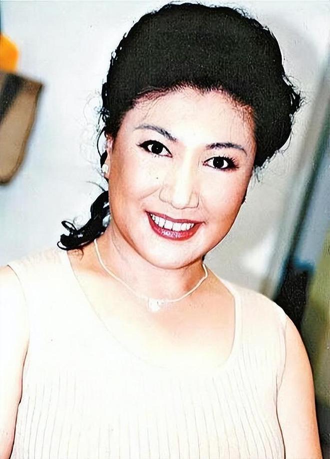 75岁老艺术家何庆魁，被亲儿子捅刀：他嫖不动了，每月1万够花（组图） - 5