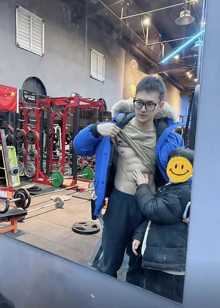 【帅哥】33岁泰州健身教练，粉嫩脸蛋健硕胸肌蜂腰腹肌，这肌肉让直播间弹幕疯狂（组图） - 13