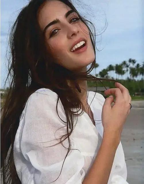 【美女】174cm球迷小姐姐，“发育过猛”太勾人，网友：这身材也太犯规了吧（组图） - 18