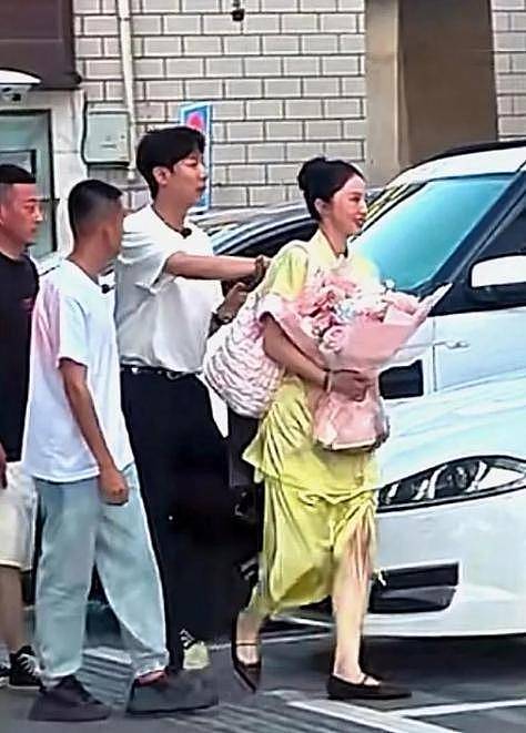 董璇官宣二婚!老公小9岁两人6月份领证,小酒窝与后爸合影曝光(组图) - 6