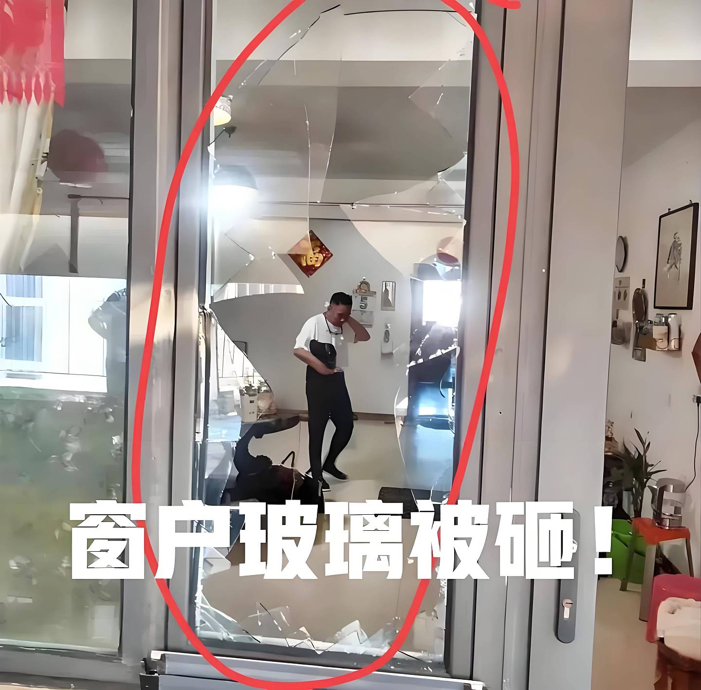 杨议在父亲灵堂差点晕倒！他曾被曝遭女儿扇耳光（组图） - 11