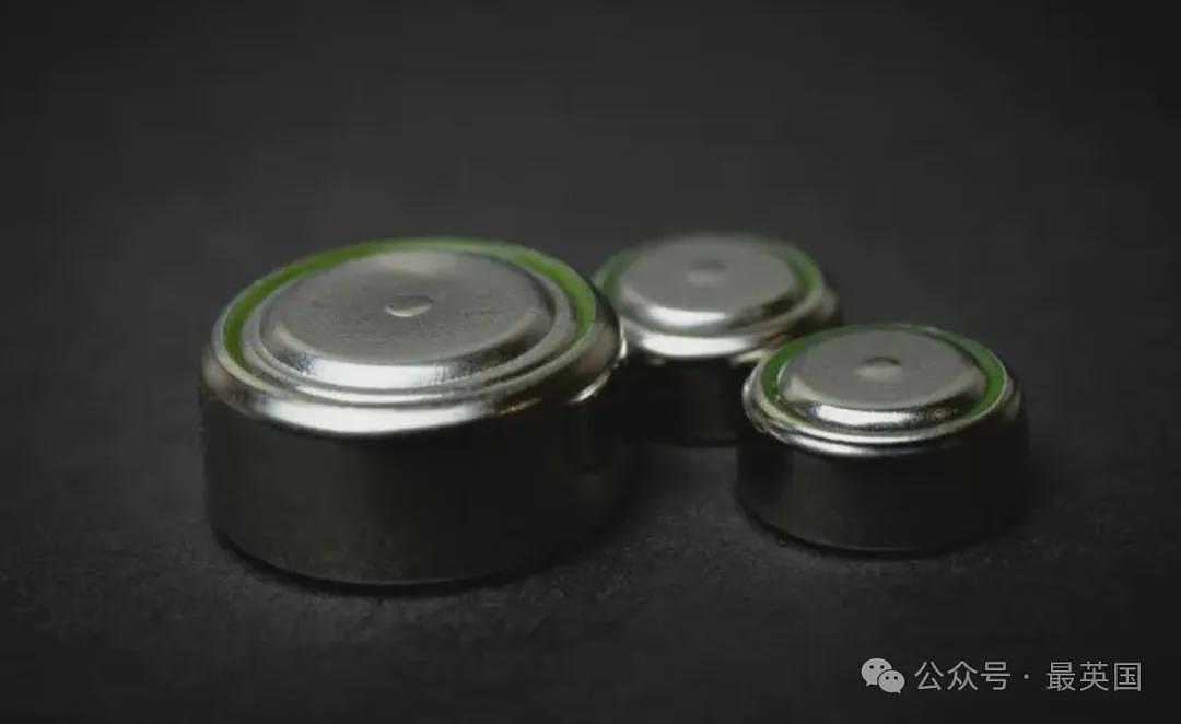 米国6岁男童误吞中国造空调遥控电池致伤残，获赔2.87亿元巨款，引发网友热议（组图） - 1