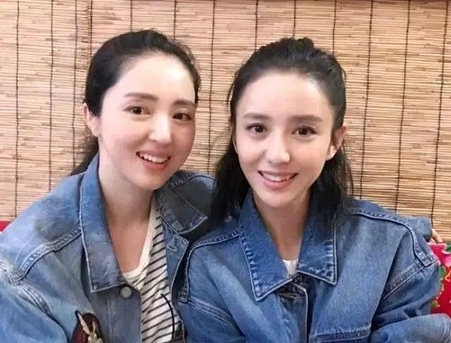 董璇婚礼现场曝光，女儿当花童和张维伊开心比耶，全家福很温馨（组图） - 8