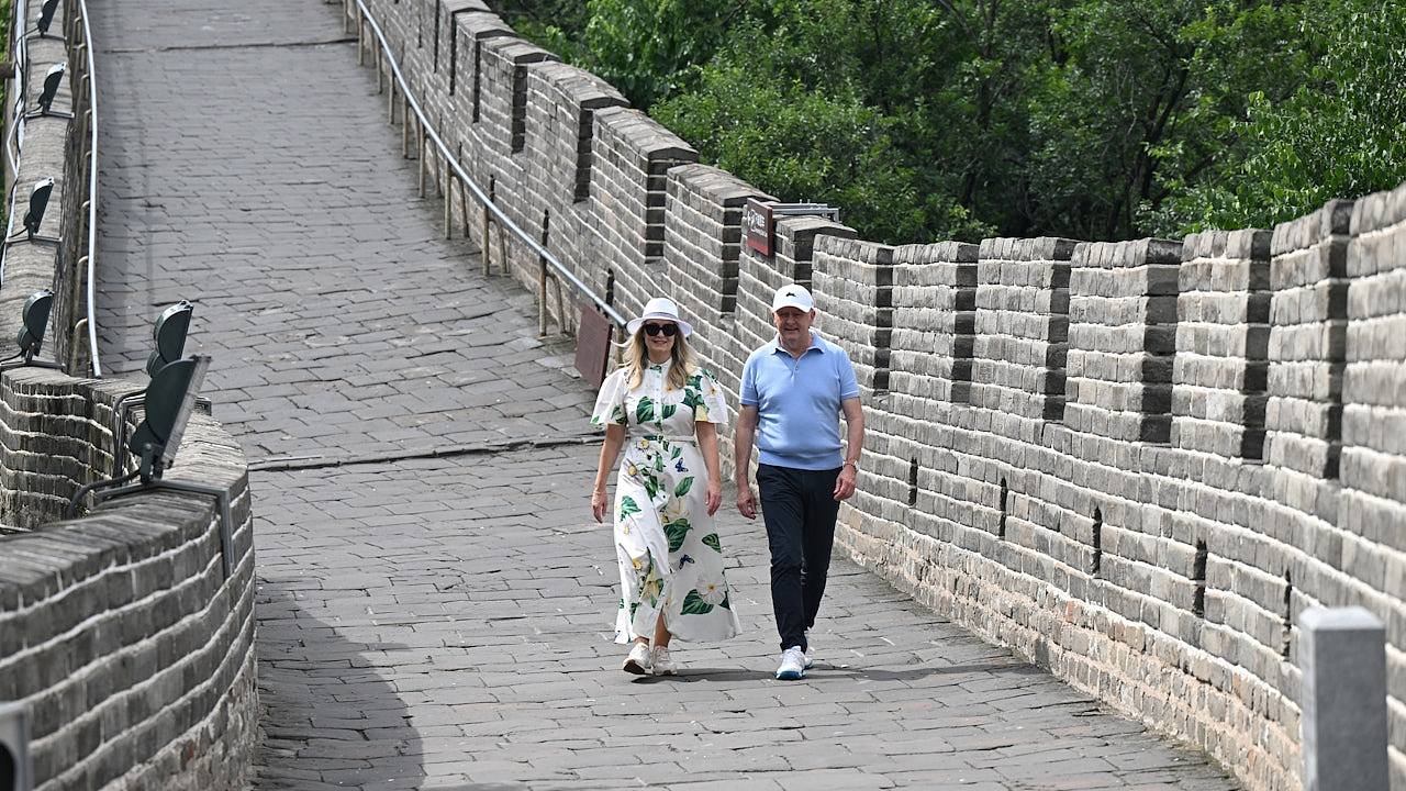 澳洲总理访华携未婚妻登长城，回应提问否认对中国投资关上大门（组图） - 1