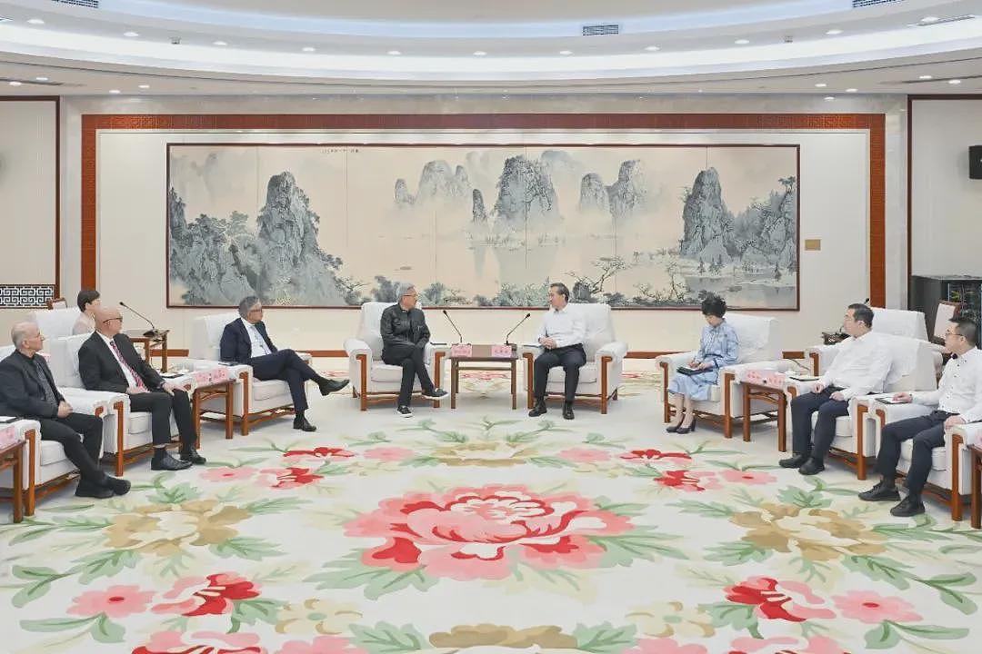 大陆热帖:黄仁勋这次来,很不简单(组图) - 3