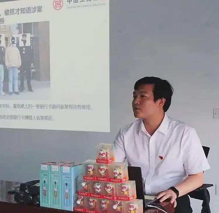 少妇出轨健身教练，丈夫还是银行高管，女方照片曝光戴眼镜很端庄（组图） - 10