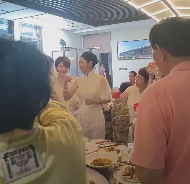董璇张维伊婚宴现场照曝光,夫妻俩甜蜜敬酒,佟丽娅关悦都来了(组图) - 8