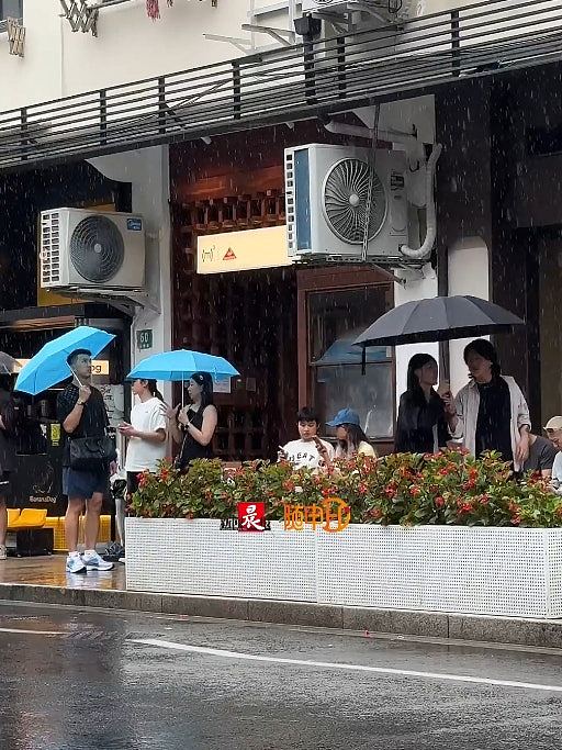 上海咖啡店推“零下80度dirty”，众人暴雨中排队畅饮，日销500至800杯（组图） - 6
