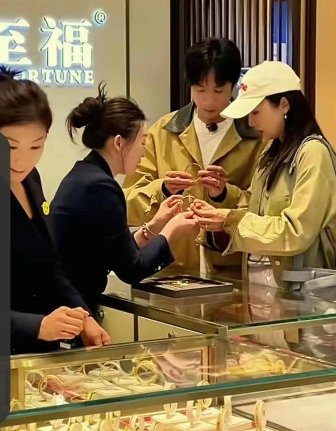 董璇官宣二婚!老公小9岁两人6月份领证,小酒窝与后爸合影曝光(组图) - 21