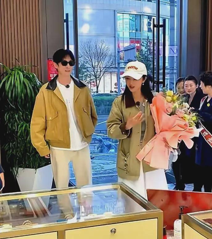 董璇官宣二婚了！老公小9岁帅气不输高云翔，对董璇女儿太宠溺（组图） - 4