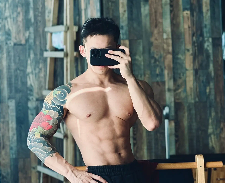 【帅哥】33岁泰州健身教练，粉嫩脸蛋健硕胸肌蜂腰腹肌，这肌肉让直播间弹幕疯狂（组图） - 9