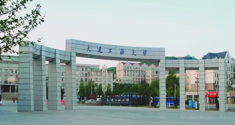 风向全变了！众媒体集体炮轰大连工业大学……（组图） - 1