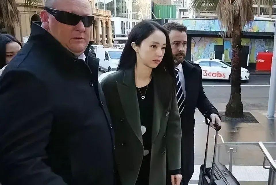 董璇婚礼现场曝光，女儿当花童和张维伊开心比耶，全家福很温馨（组图） - 9