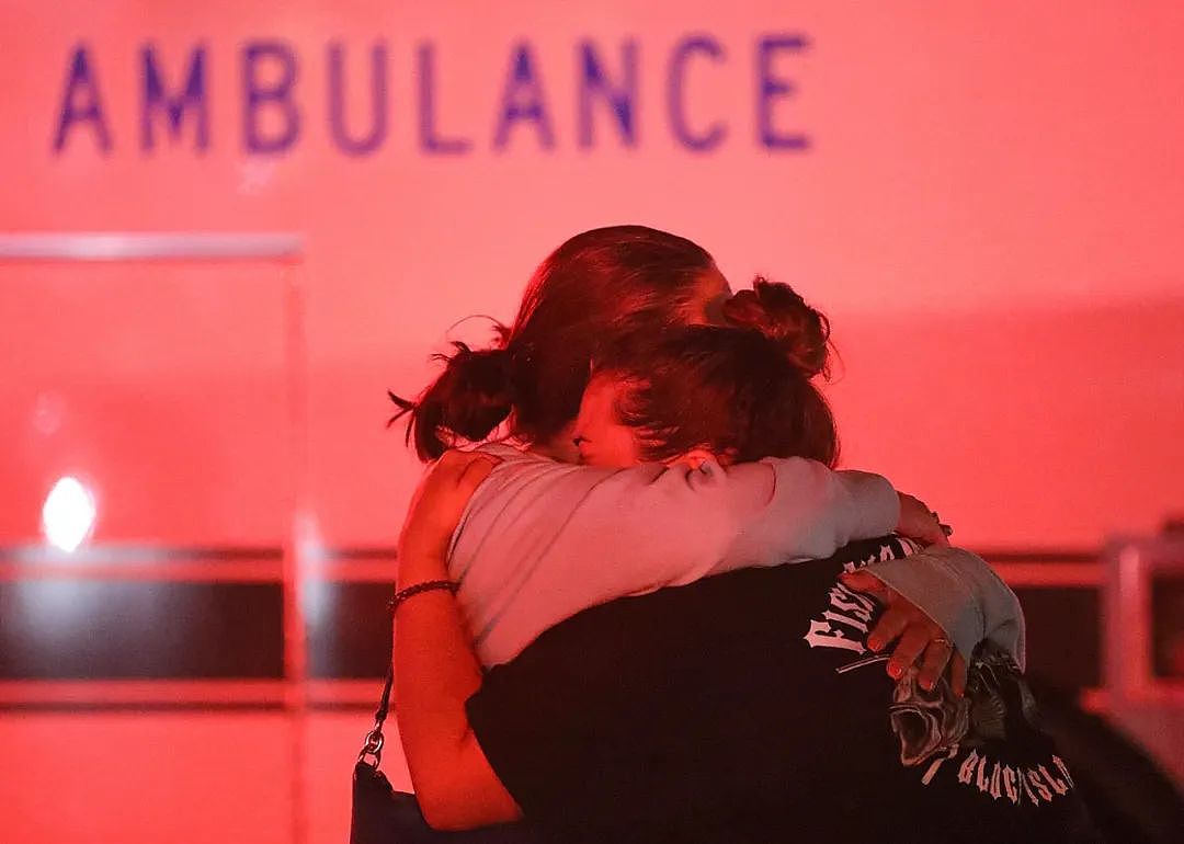 人间惨剧！美国养老院突发大火！至少9人丧生，30人送医，居民趴窗哭喊“救命”（组图） - 3