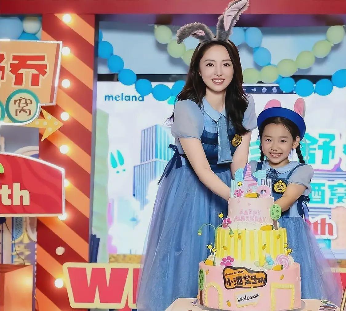 董璇官宣二婚了！老公小9岁帅气不输高云翔，对董璇女儿太宠溺（组图） - 19