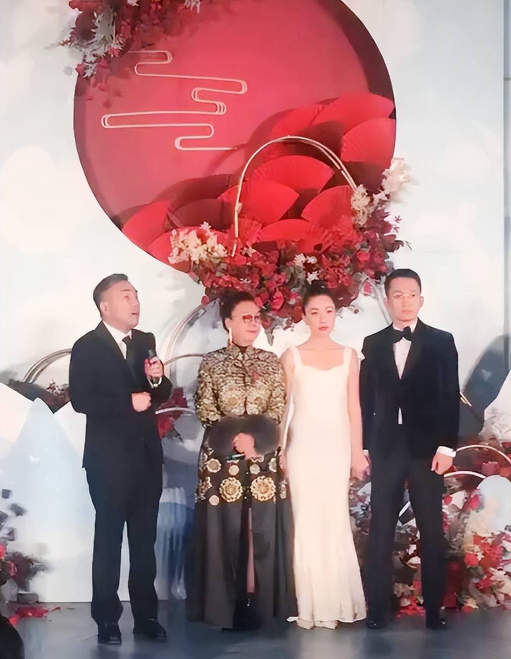 杨议在父亲灵堂差点晕倒！他曾被曝遭女儿扇耳光（组图） - 7