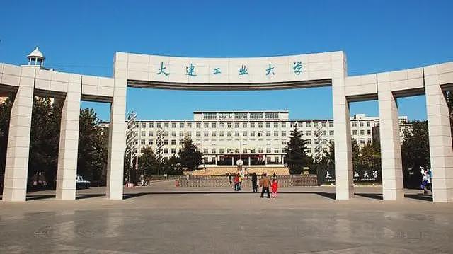 中国高校拟因在校女生与外籍男子“不正当交往”开除其学籍,称其“有损国格” - 1