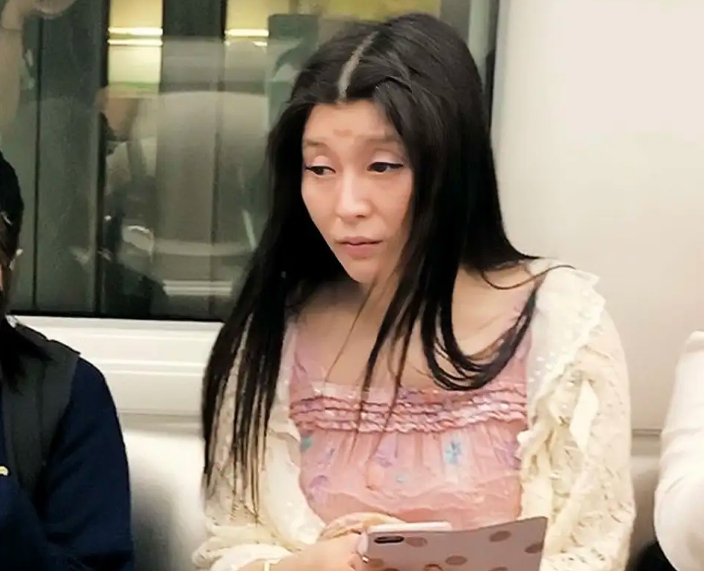 53岁女星突然宣布复出，准备自荐演网剧！曾被称“翻版李嘉欣”（组图） - 4