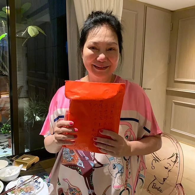 S妈又深夜哭诉想念女儿大S！评论区又笑不活了，各种挖苦嘲讽（组图） - 5